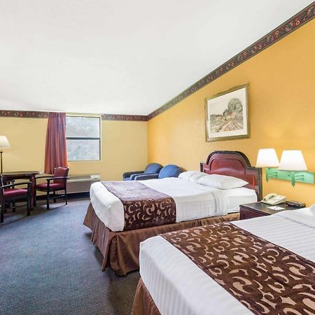 Howard Johnson By Wyndham Lake City Buitenkant foto