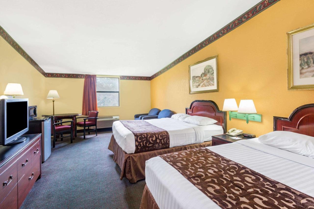 Howard Johnson By Wyndham Lake City Buitenkant foto