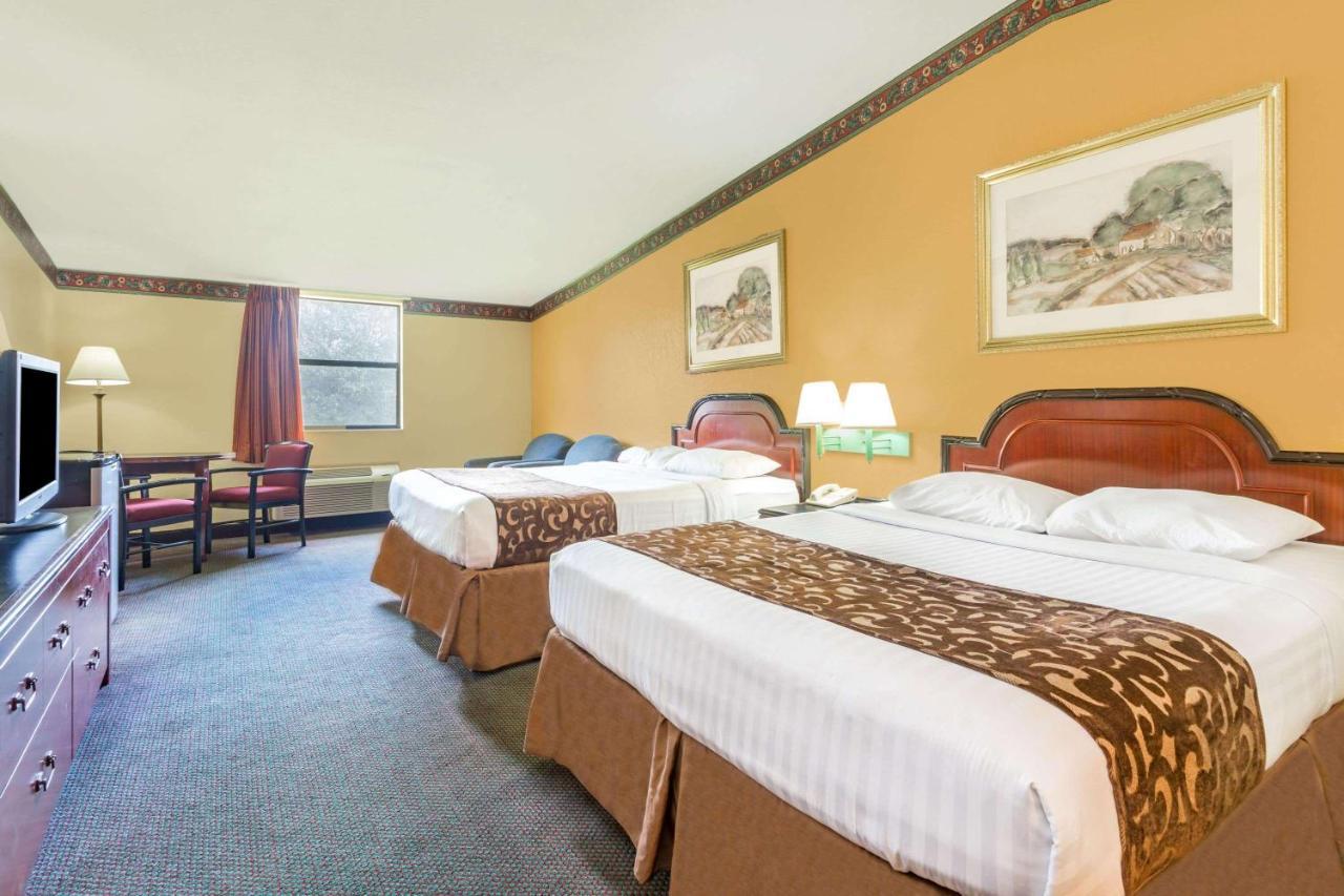 Howard Johnson By Wyndham Lake City Buitenkant foto