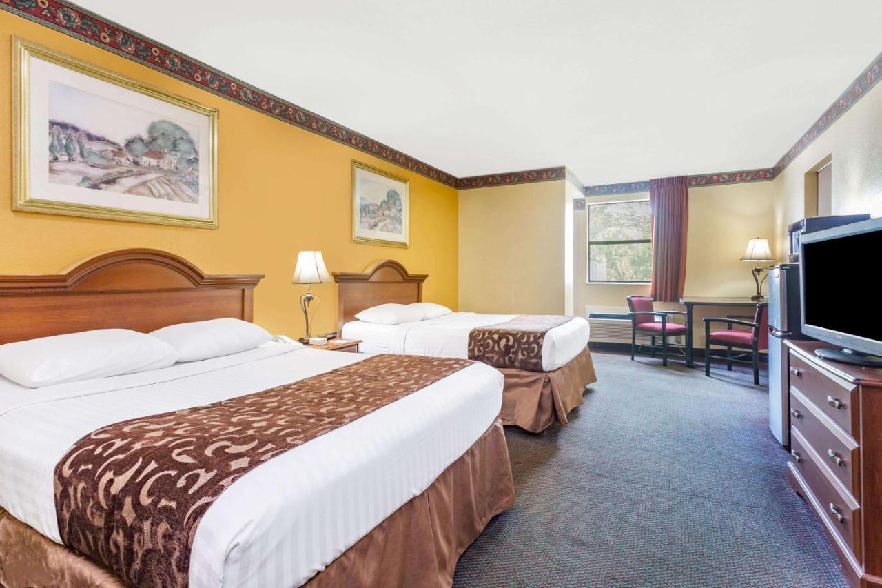 Howard Johnson By Wyndham Lake City Buitenkant foto