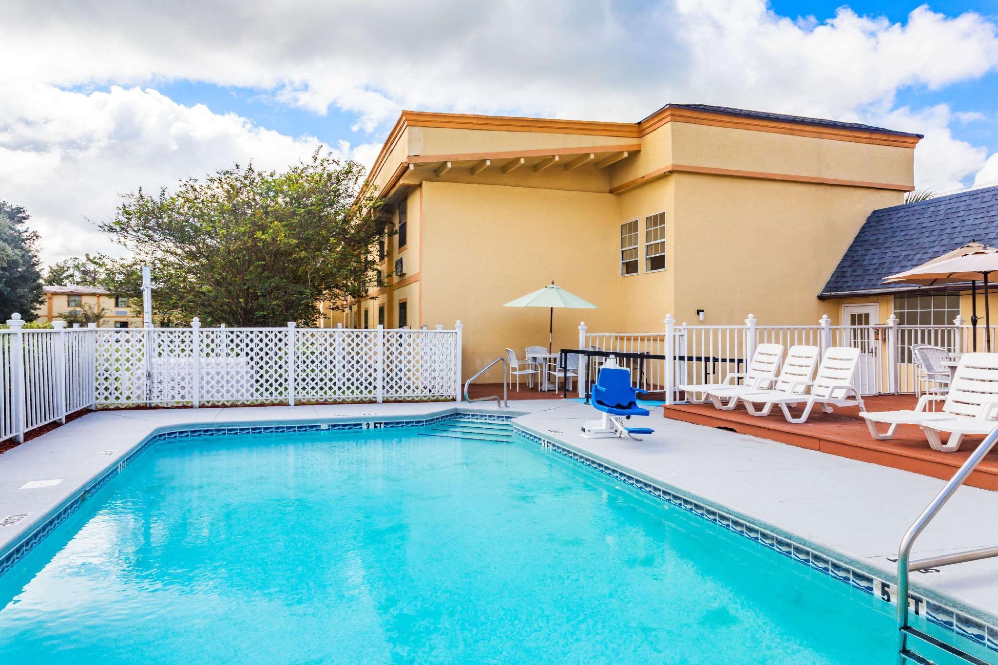Howard Johnson By Wyndham Lake City Buitenkant foto