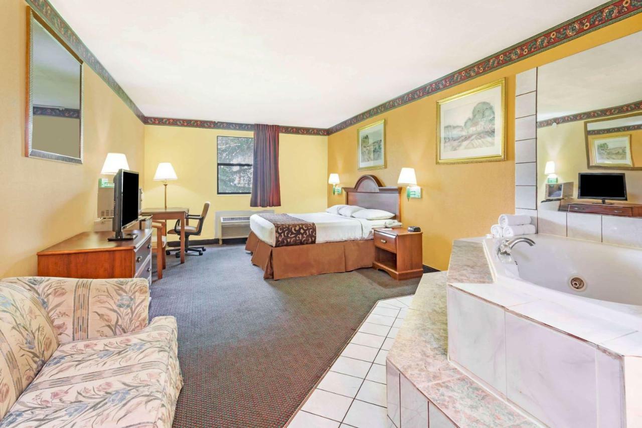 Howard Johnson By Wyndham Lake City Buitenkant foto